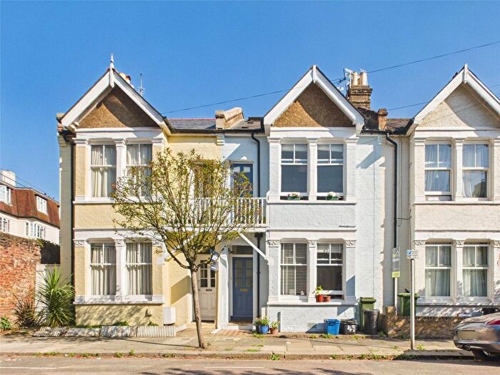 2 Bedroom Flat To Rent In Seymour Gardens, Twickenham, TW1