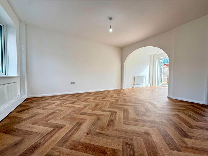 3 Bedroom Link Detached House For Sale In Recently Refurbished To An Immaculate Condition With No Onward Chain - Moorpark Close, ME8