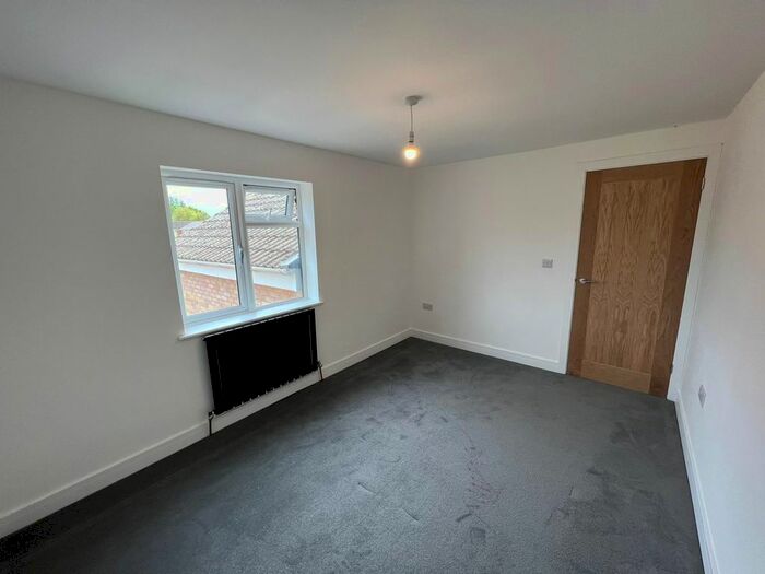 1 Bedroom Flat To Rent In Tennyson Drive, Abingdon, OX14
