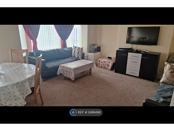 2 Bedroom Flat To Rent In Cheetham Hill Road, Manchester, M8