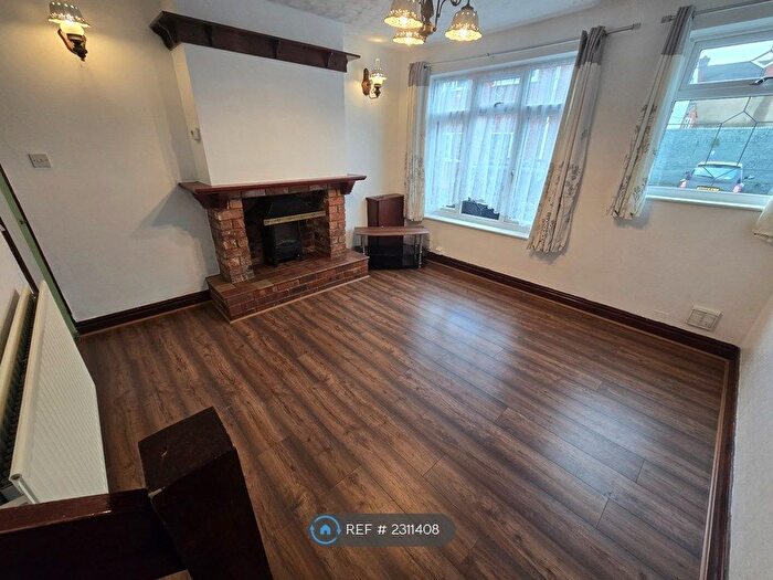 2 Bedroom End Of Terrace House To Rent In Stewkins, Stourbridge, DY8