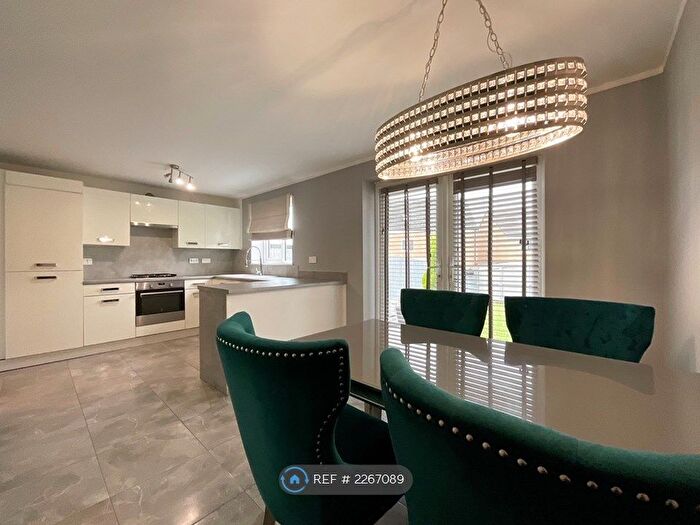 3 Bedroom Detached House To Rent In Sycamore Drive, Castleford, WF10