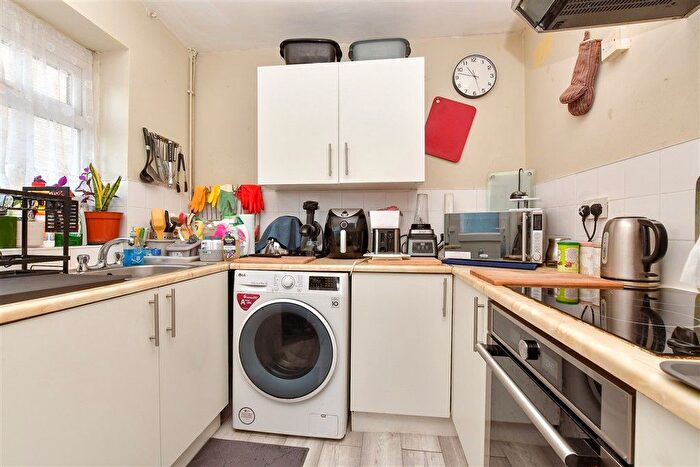 3 Bedroom End Of Terrace House For Sale In The Retreat, Thornton Heath, Surrey, CR7