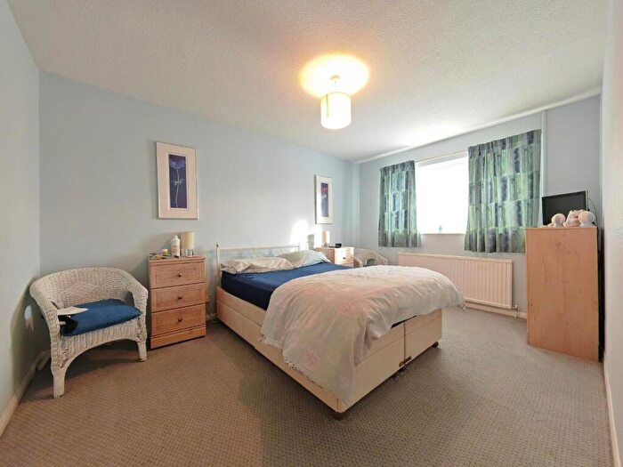 3 Bedroom End Of Terrace House For Sale In Mornington Avenue, Finchampstead, RG40