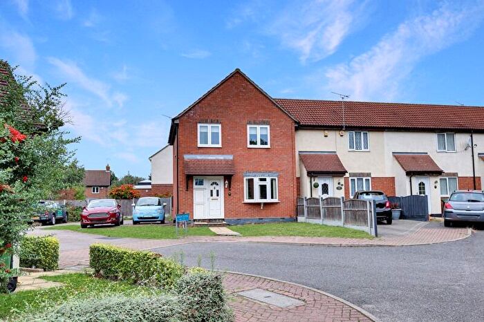 3 Bedroom Semi Detached House For Sale In Larch Close, Laindon, Basildon, Essex, SS15