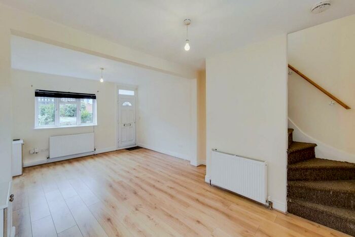 2 Bedroom End Of Terrace House To Rent In Whitehorse Road, Thornton Heath, Croydon, CR0