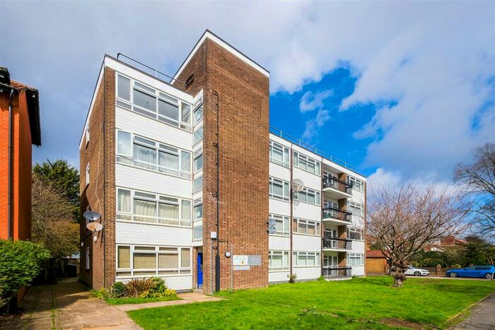 2 Bedroom Flat To Rent In The Ridgeway, London, E4