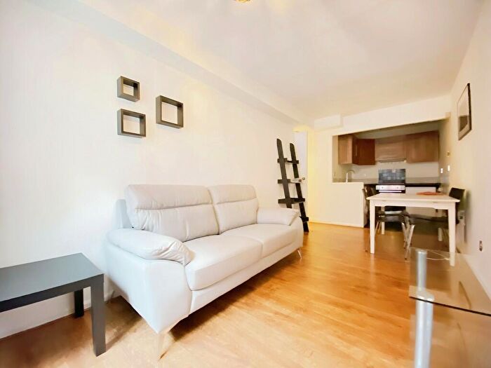 1 Bedroom Apartment To Rent In Chantrell Court, Leeds, LS2