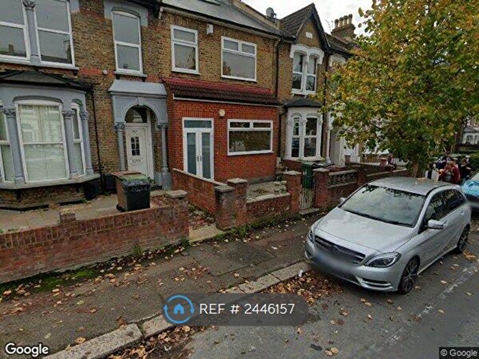 Studio To Rent In Walthamstow, London, E17