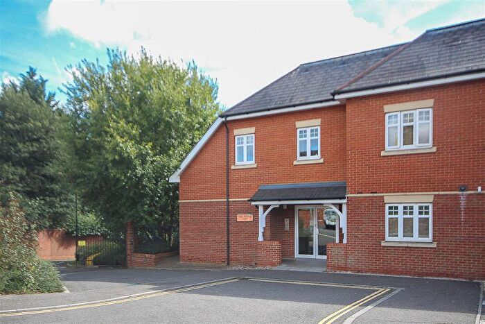 2 Bedroom Flat To Rent In Eastfield Road, Brentwood, CM14