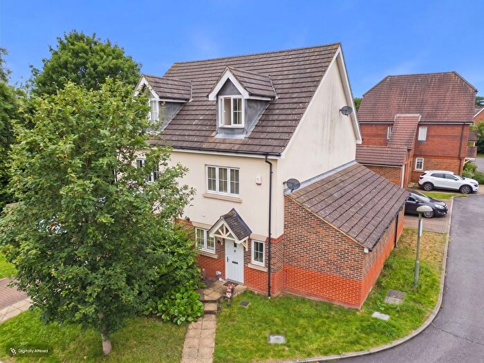 3 Bedroom Semi-Detached House For Sale In Ash Close, Banstead, SM7