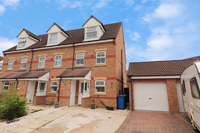 3 Bedroom End Of Terrace House For Sale In Falcon Grove, Gainsborough, Lincolnshire, DN21