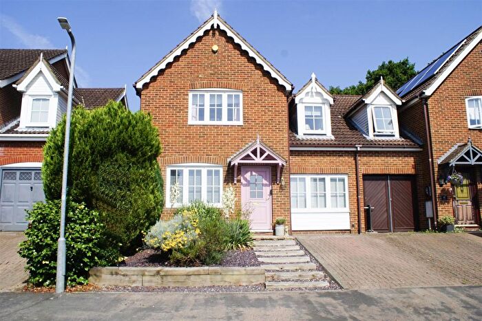 4 Bedroom Link Detached House For Sale In Lime Way, Heathfield, TN21