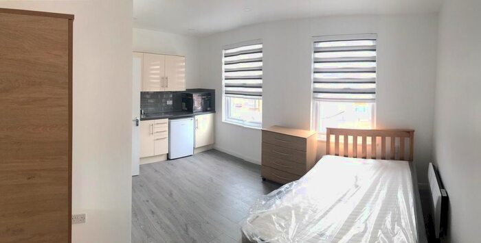 Studio To Rent In Green Lanes, London, N8