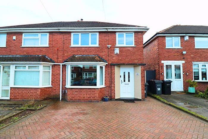 3 Bedroom Semi-Detached House For Sale In Beechdale Avenue, Birmingham, B44