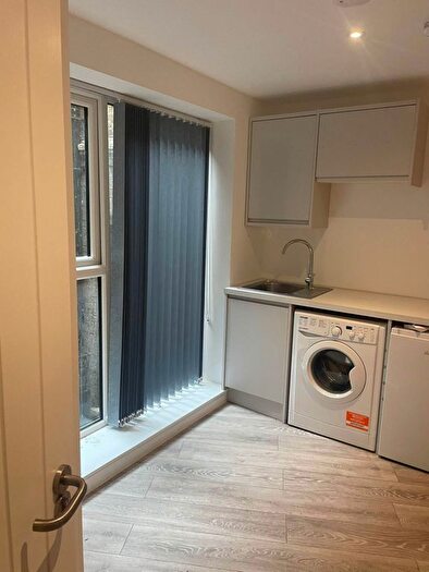 Studio To Rent In High Street, Acton, W3