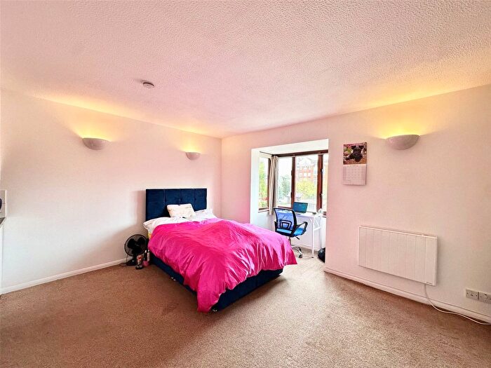 Studio To Rent In Palmerston Road, London, SW19