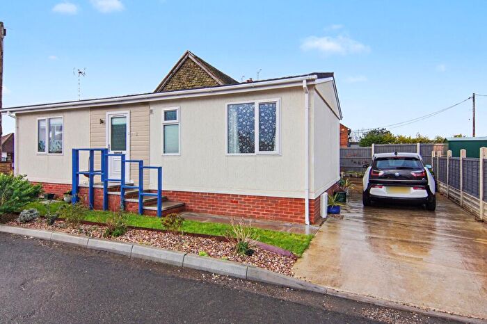 2 Bedroom Mobile Home For Sale In Mill Farm Park, Bulkington, CV12