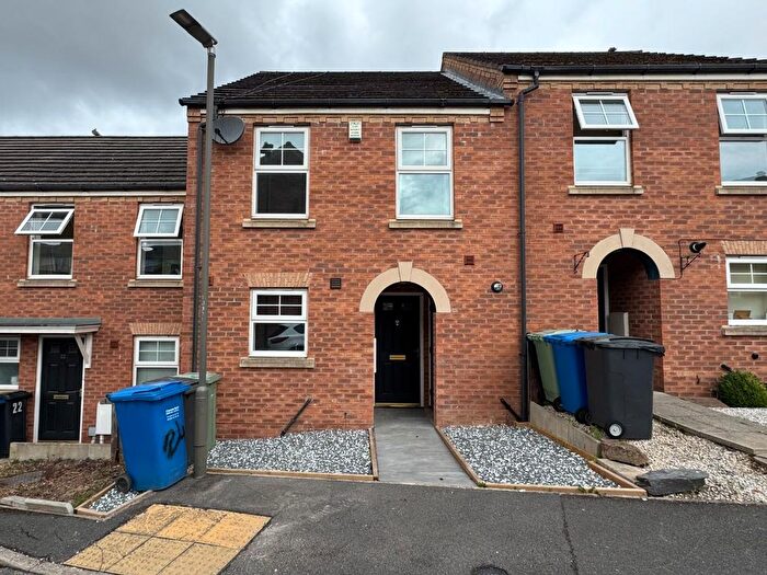 3 Bedroom Town House To Rent In Mulberry Croft, Hollingwood, Chesterfield, S43