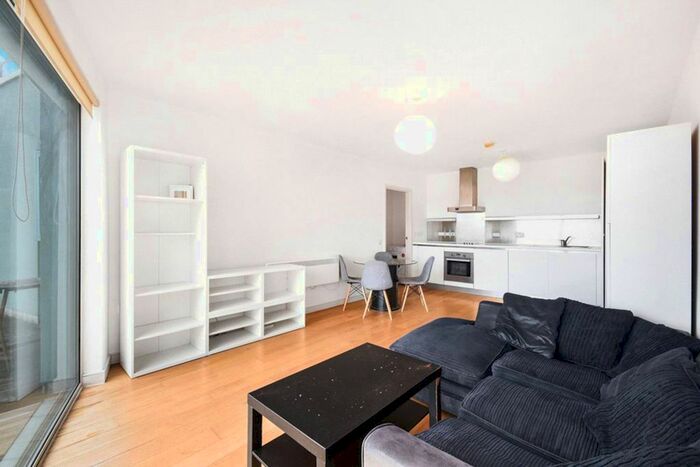 2 Bedroom Flat To Rent In Steedman Street, Elephant And Castle, London, SE17