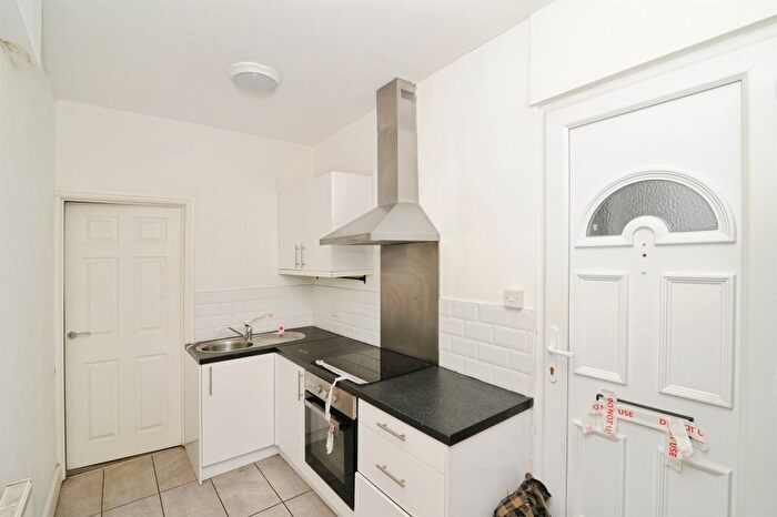 2 Bedroom Flat For Sale In Devonshire Road, Hastings, TN34