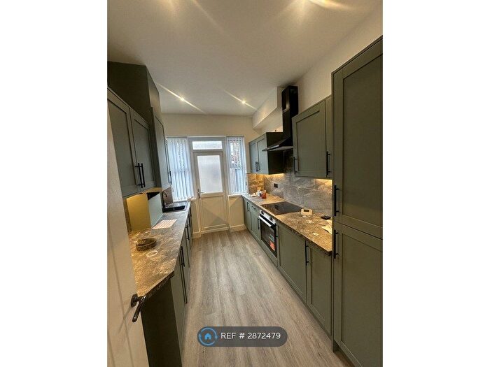 4 Bedroom End Of Terrace House To Rent In Daisy Bank, Manchester, M40