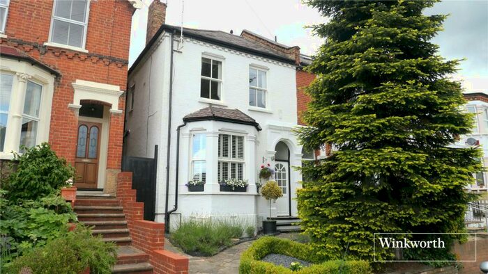 3 Bedroom Semi-Detached House To Rent In Crescent Road, New Barnet, EN4