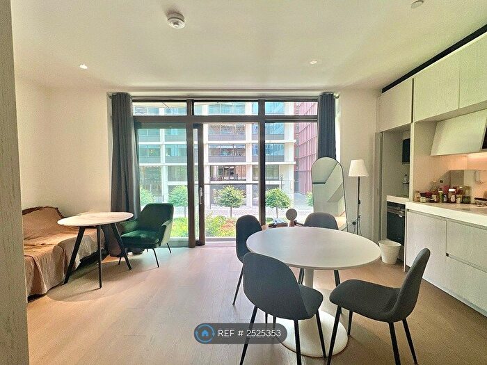 1 Bedroom Flat To Rent In Lewis Cubitt Square, London, N1C