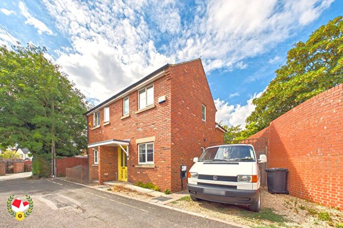 2 Bedroom Semi Detached House For Sale In Old Tram Road, Gloucester, GL1