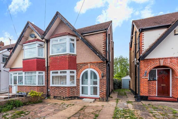 3 Bedroom Semi-Detached House To Rent In Stanmore, Greater London, HA7