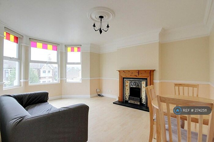 2 Bedroom Flat To Rent In Hale End Road, London, E4