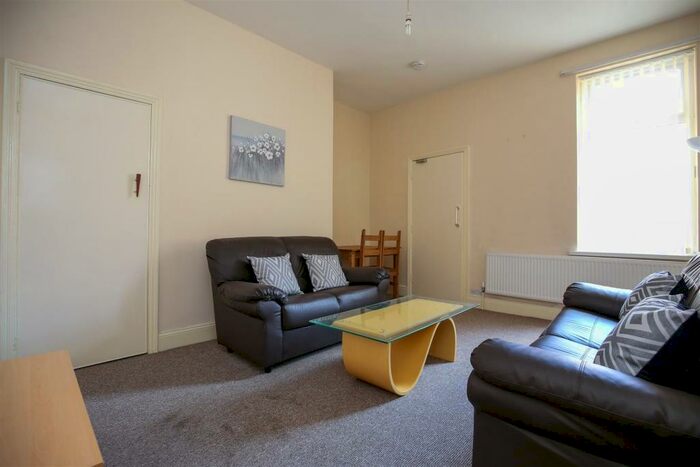 2 Bedroom Flat To Rent In &#.pppw - Hazelwood Avenue, Jesmond, Newcastle Upon Tyne, NE2