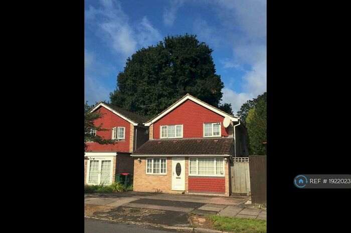3 Bedroom Detached House To Rent In Heathfield, Crawley, RH10