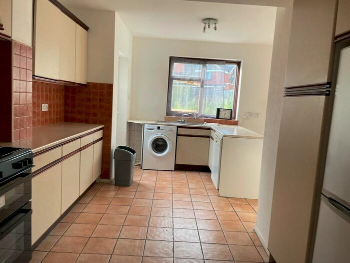 4 Bedroom End Of Terrace House To Rent In Mendip Road, Ilford/Newbury Park, IG2