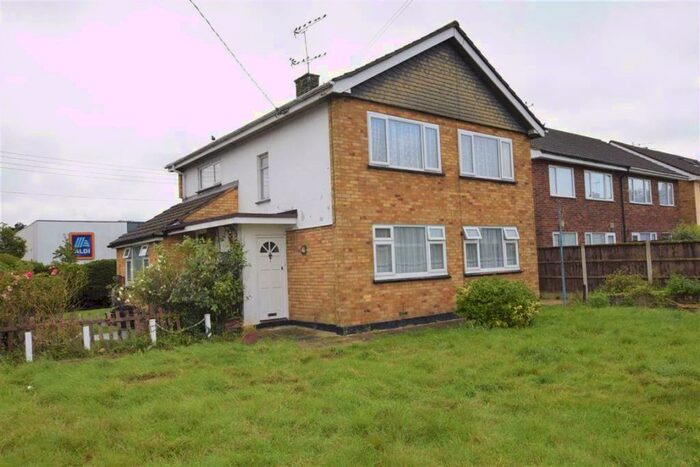 2 Bedroom Flat To Rent In Louisa Avenue, Benfleet, Essex, SS7