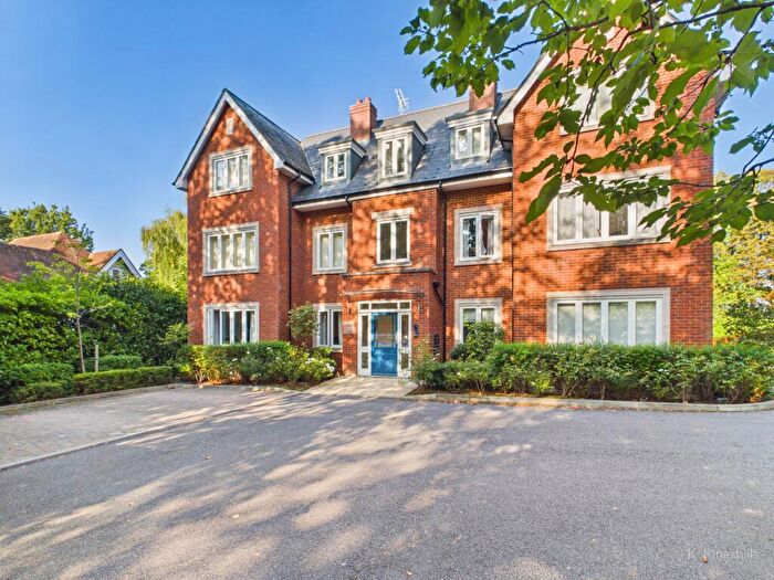 2 Bedroom Flat For Sale In The Pines, Amersham Road, High Wycombe, Buckinghamshire, HP13