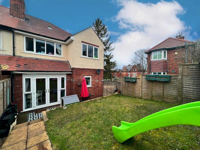 3 Bedroom Semi-Detached House For Sale In Valley Road, Scarborough, YO11