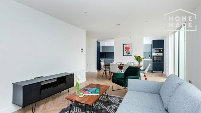 3 Bedroom Apartment To Rent In Anaconda Cut, Greengate, M3