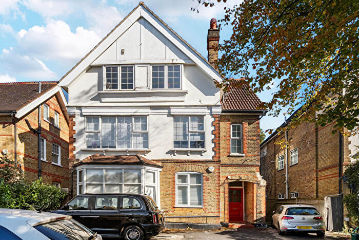 3 Bedroom Apartment For Sale In Grove Park Road, London, SE9