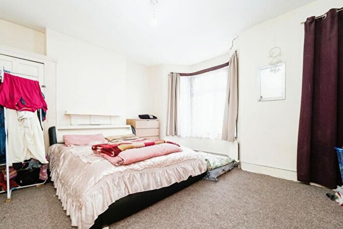 3 Bedroom Terraced House For Sale In Thorpe Road, London, IG11