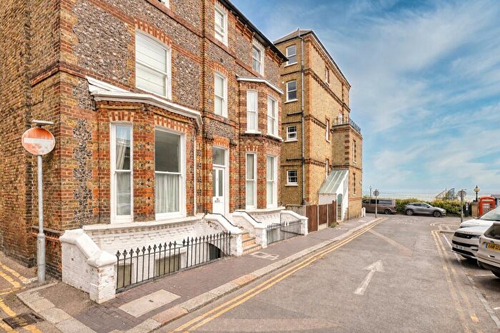 2 Bedroom Flat For Sale In Chandos Square, Broadstairs, Kent, CT10