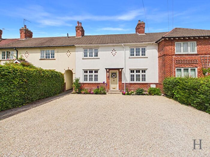 3 Bedroom Terraced House For Sale In Crescent Road, Alderley Edge, SK9