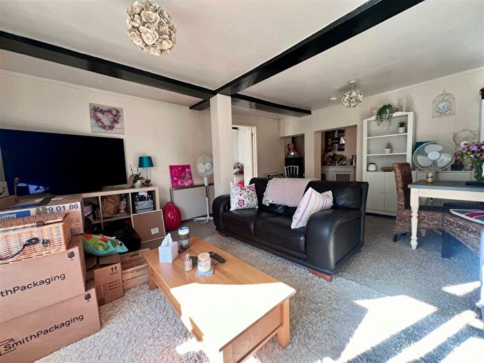 1 Bedroom Flat For Sale In Watling Street East, Towcester, NN12