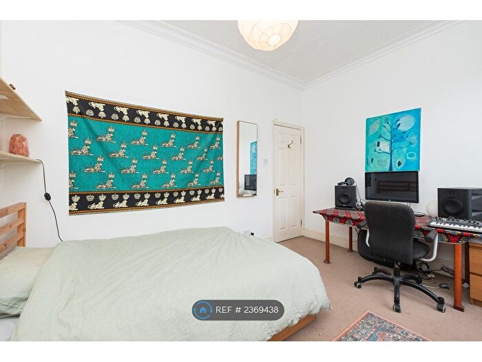 2 Bedroom Flat To Rent In Cotham Grove, Bristol, BS6