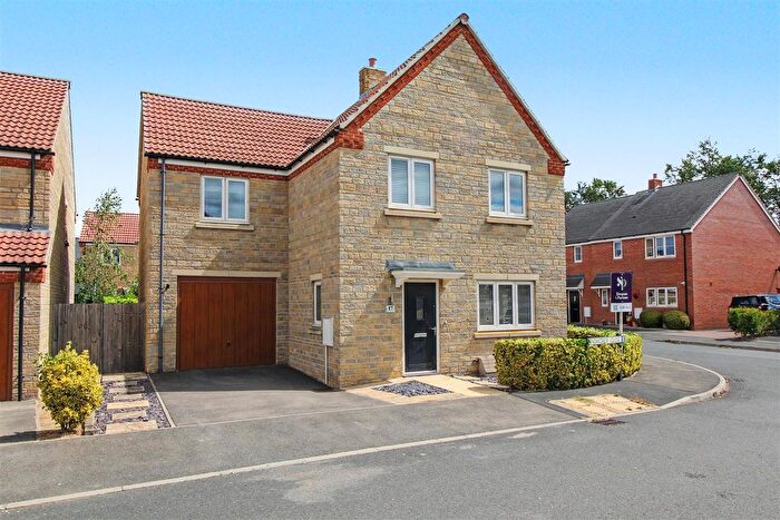 4 Bedroom Detached House For Sale In Snowdrop Close, Raunds, Wellingborough, NN9