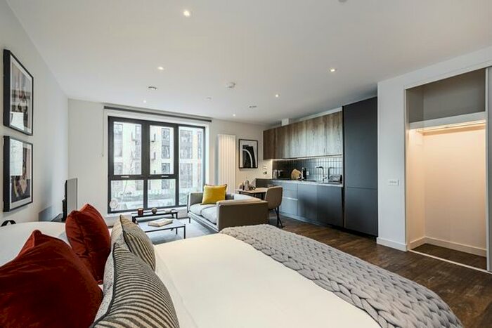 Studio To Rent In Grenan Square, Greenford, UB6