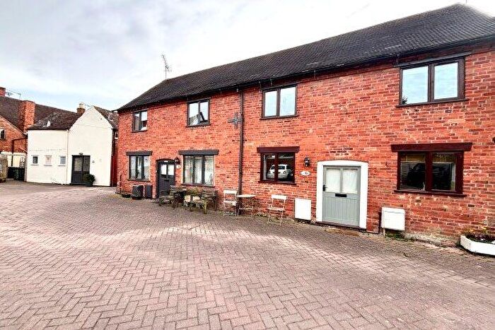 2 Bedroom Cottage To Rent In Swan Street, Alcester, Dp, B49