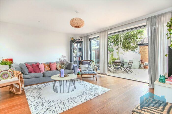 2 Bedroom Bungalow To Rent In Palmerston Road, London, N22