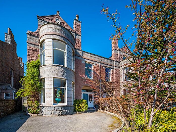 7 Bedroom Semi Detached House For Sale In Hamilton Place, Aberdeen, AB15