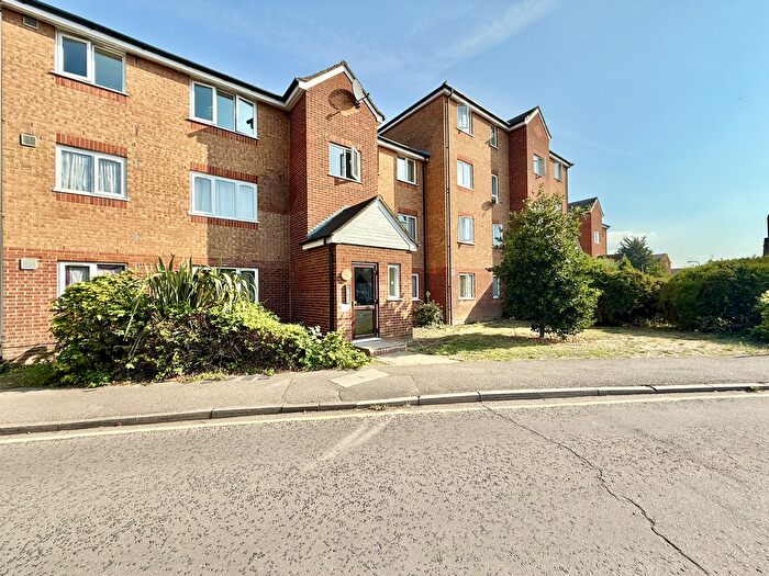 1 Bedroom Flat For Sale In Fenman Gardens, Ilford, IG3